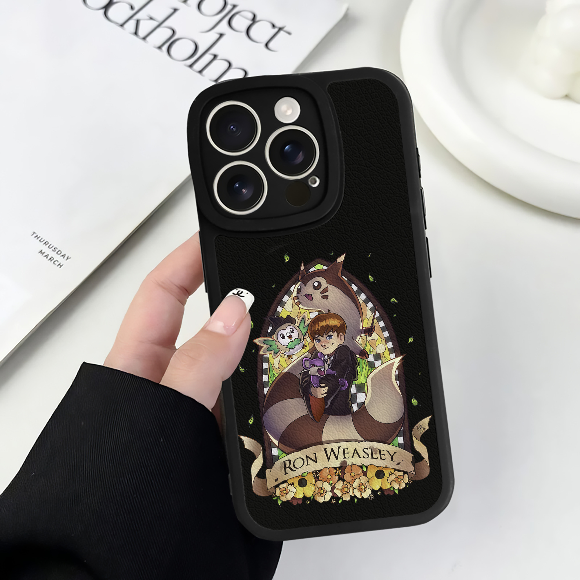 （画像用） Harry Potter ハリー・ポッターシリーズ 【iPhone 16シリーズ対応】シリコンスマホケース（レザー調） 材質：シリコン